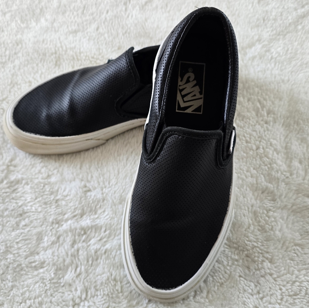 Great Condition: Vans Perf Leather Slip-on Sneaker Women 6 / Men's 4.5